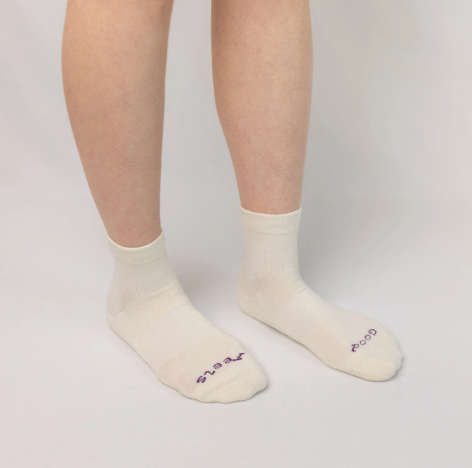 Good Feels Quarter Socks in Snow