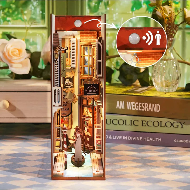 Travel in Venice Book Nook Kit