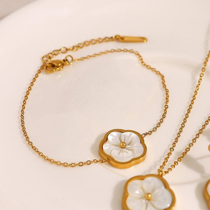 Gold & White Flower Bracelet