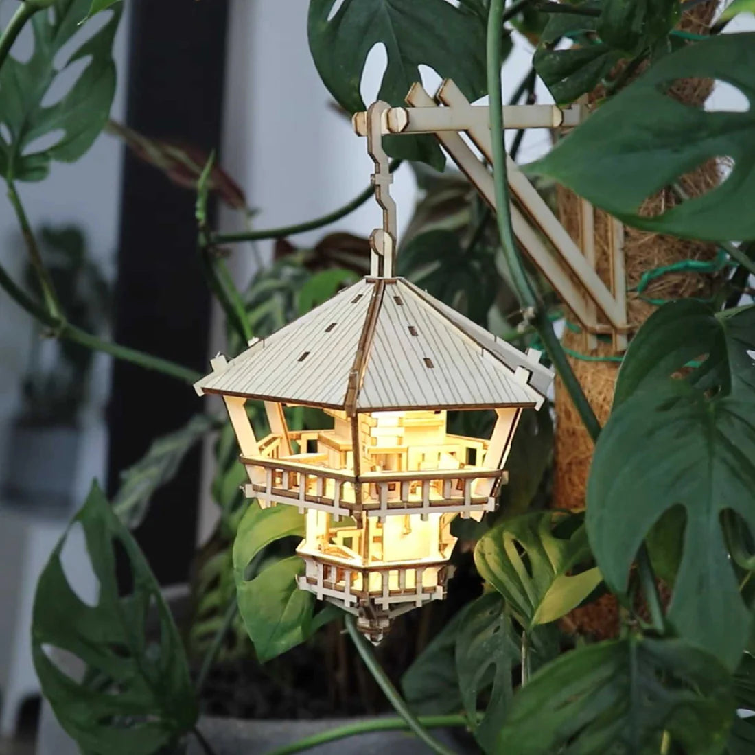 Treetop Hideaway - DIY Model Kit