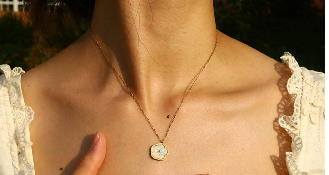 Gold & White Flower Necklace