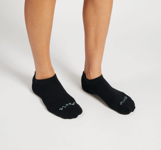 Good Feels Ankle Socks in Black