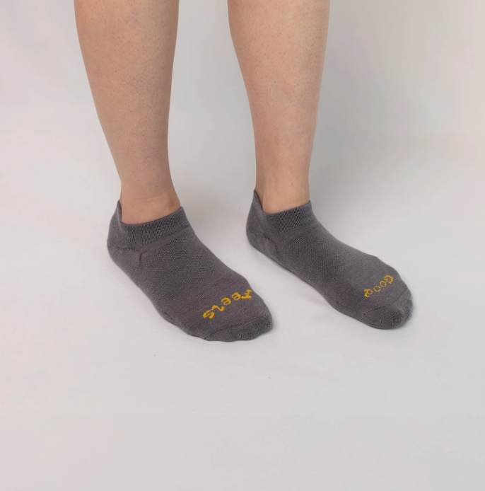 Good Feels Ankle Socks in Shadow
