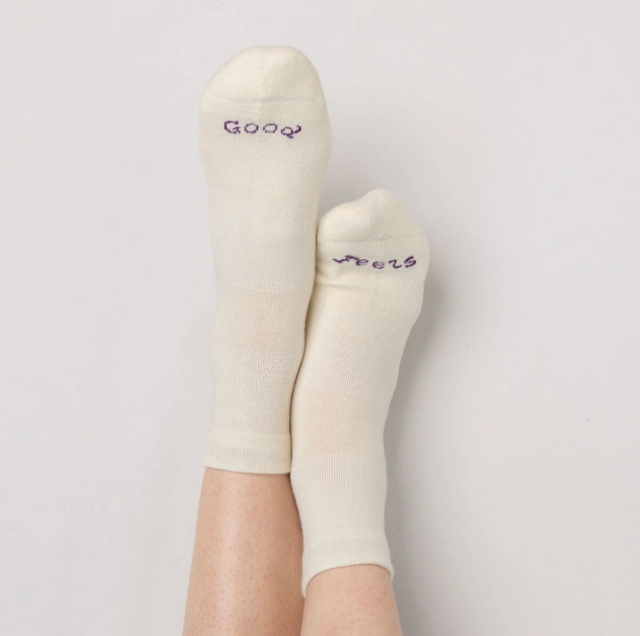 Good Feels Quarter Socks in Snow
