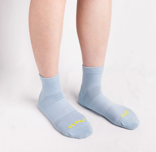 Good Feels Quarter Socks in Sky