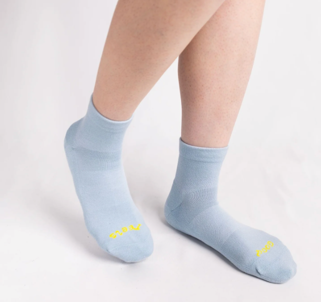 Good Feels Quarter Socks in Sky