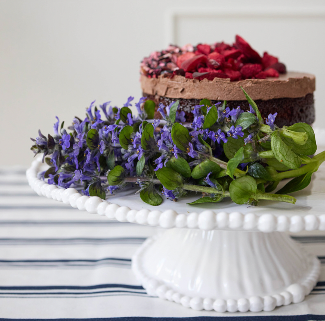 Pearl Cake Stand White