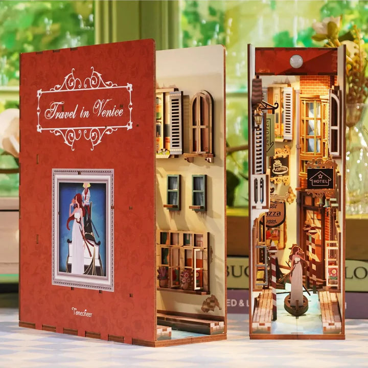 Travel in Venice Book Nook Kit
