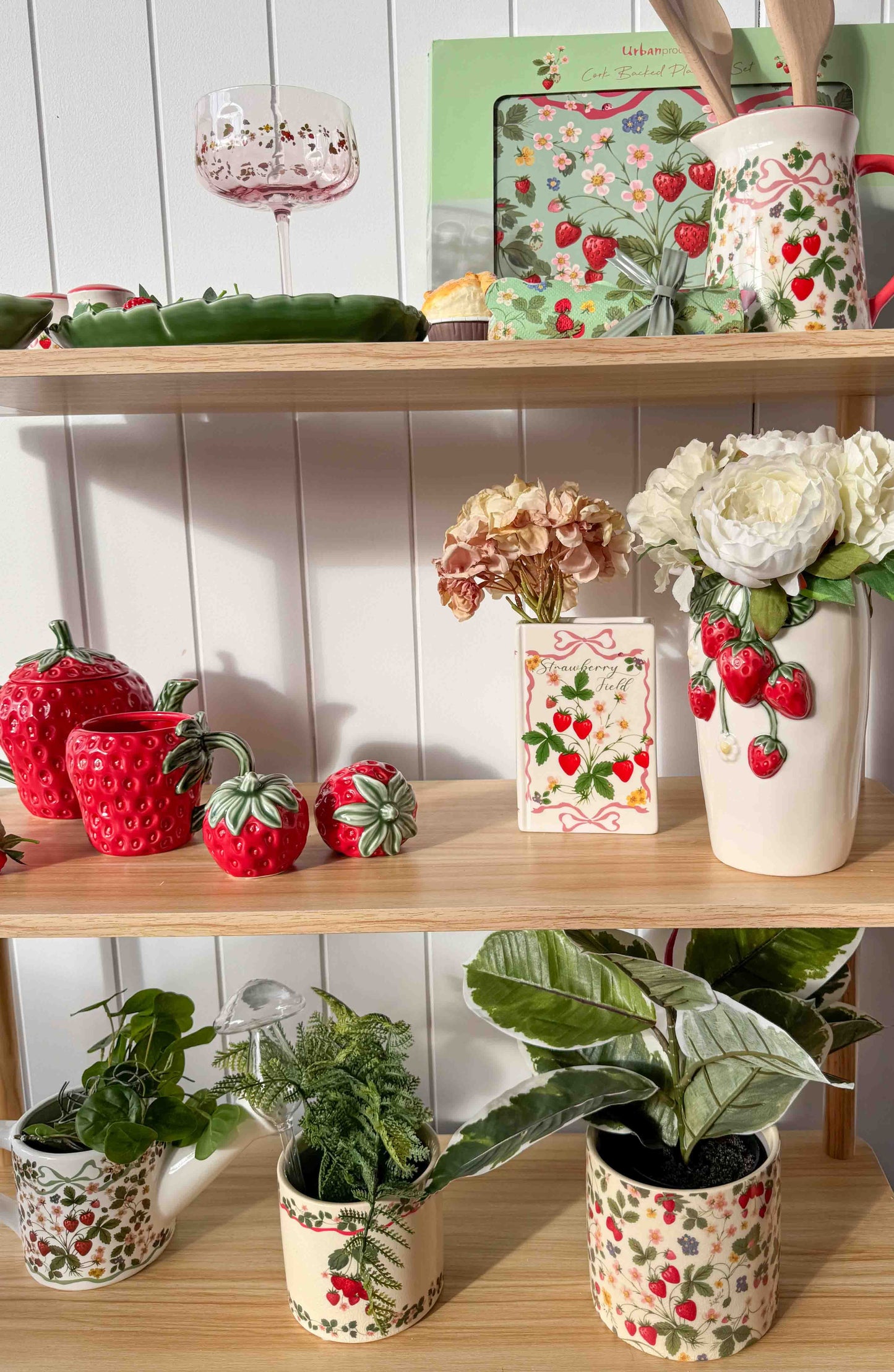 Strawberry Field Planter Green & Red
